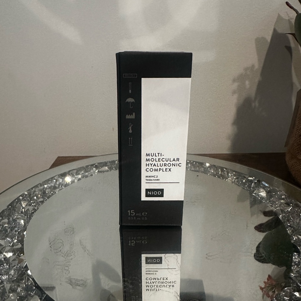 Multi-Molecular Hyaluronic Complex - Black and White